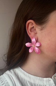 Oorbellen resin bloem paars