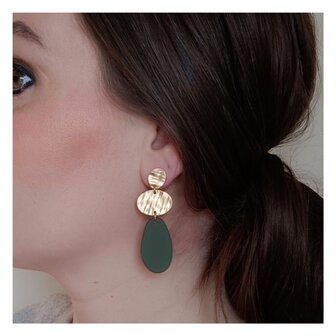 Oorbellen bedel resin roze