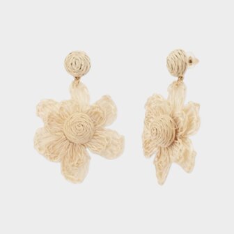 Oorbellen raffia bloem beige