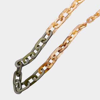 Lange ketting met cognac bruine en groene resin schakels 110 cm