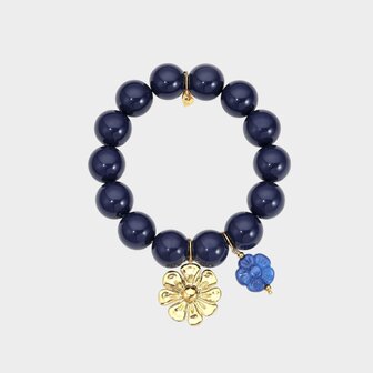 Blauwe kralenarmband met gouden en blauwe bloem bedels 20 centimeter