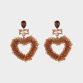 Gouden oorbellen met cognac glaskraaltjes in hartvorm bruin crystal oorstekers 5 cm