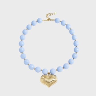 Lichtblauwe ketting met grote kralen en gouden stainless steel slot