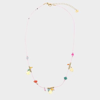 Lichtroze ketting met glaskralen en bedels in verschillende kleuren 38 cm