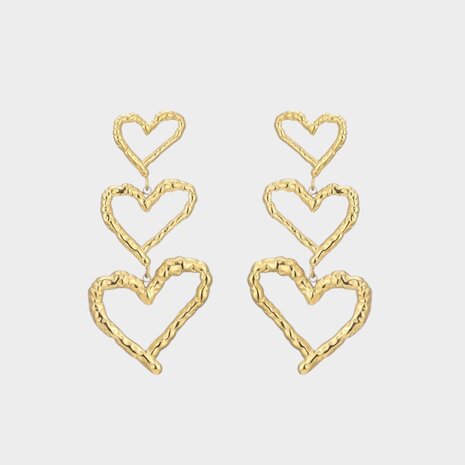 Gouden oorbellen met drie geborstelde harten aan oorstekers stainless steel lengte 5,5 cm