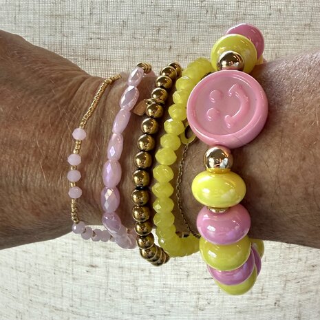 Armband geel roze smiley