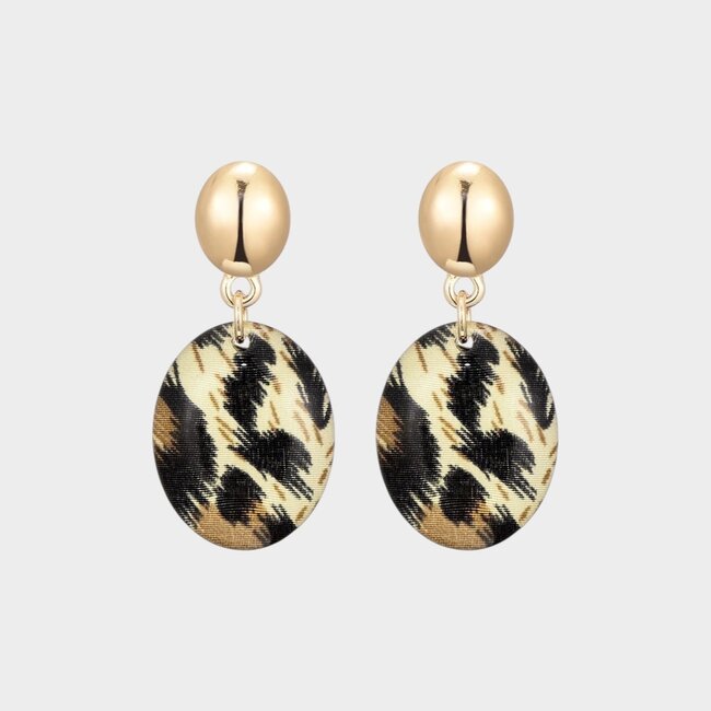 Oorbellen resin leopard klein