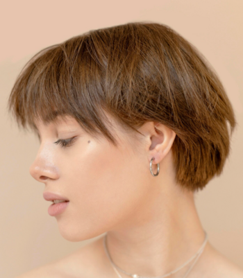 Welke oorbellen passen goed bij kort haar?