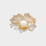 Broche bloem parel