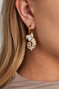 Oorbellen creool schelp beige