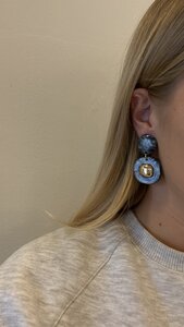 Oorbellen goud resin grijs 