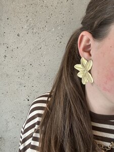 Oorbellen demi bloem goud