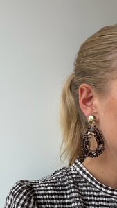 Oorbellen kraal resin taupe