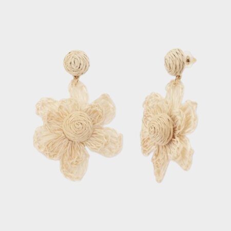 Oorbellen raffia bloem beige