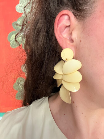 Oorbellen bladeren resin lila