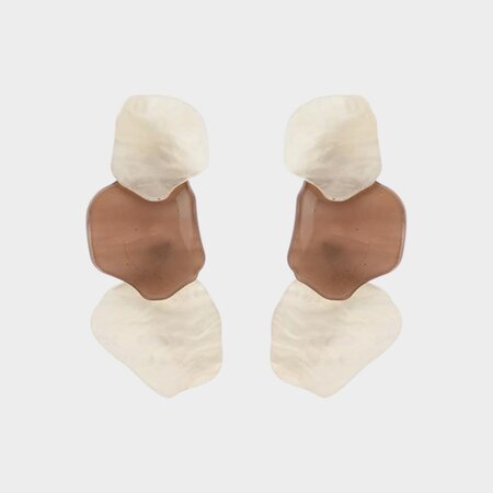 Oorbellen trio resin beige