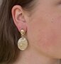 Oorbellen ovaal resin beige